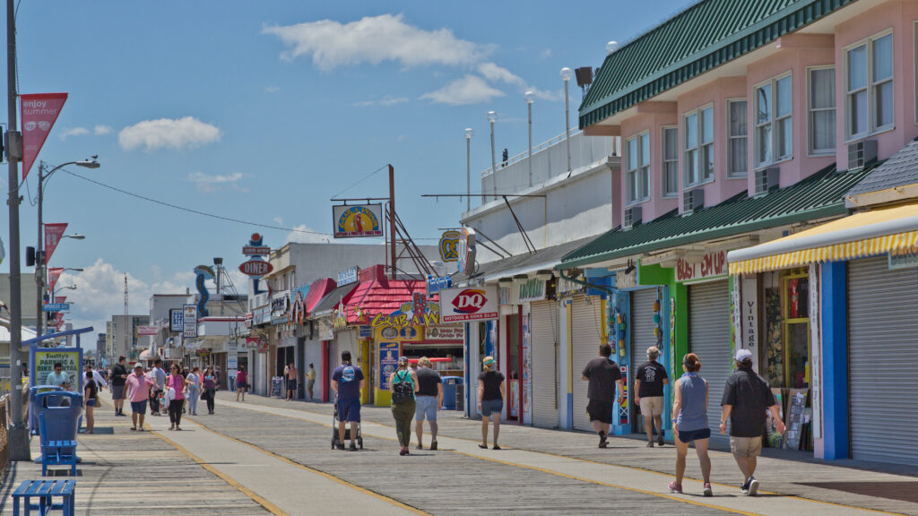 2020 5 23 8 k paynter wildwood memorial day Games and surf shops were shuttered in Wildwood on the Saturday of Memorial Day weekend. (Kimberly Paynter/WHYY)