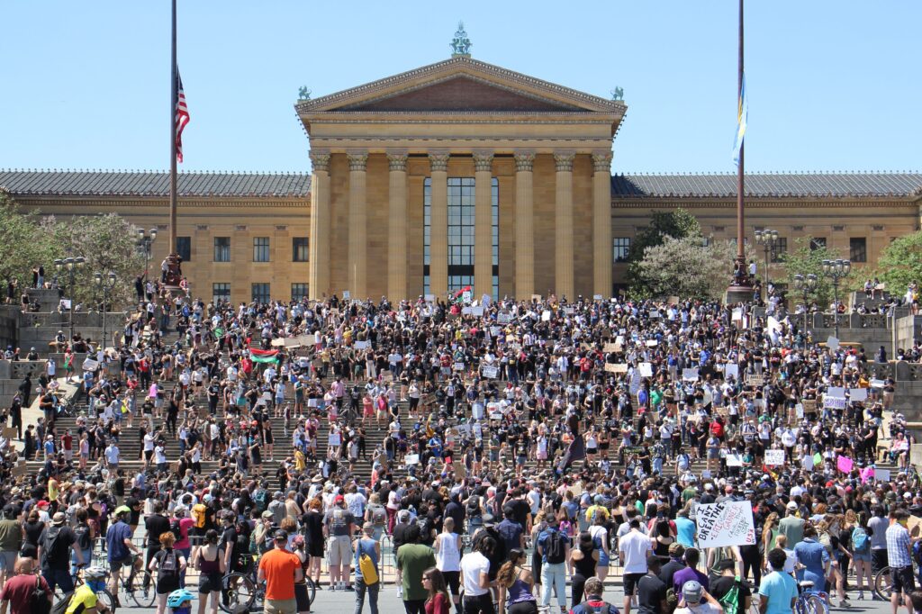 Image from iOS (40) The crowd at the Art Museum continues to grow, protesting the police violence that killed George Floyd in Minneapolis. (Emma Lee/WHYY)