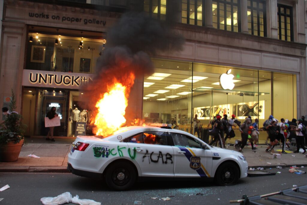 george_floyd_protest_philly_01_emma_lee_053020 A police car burns outside a looted Apple store in Center City.