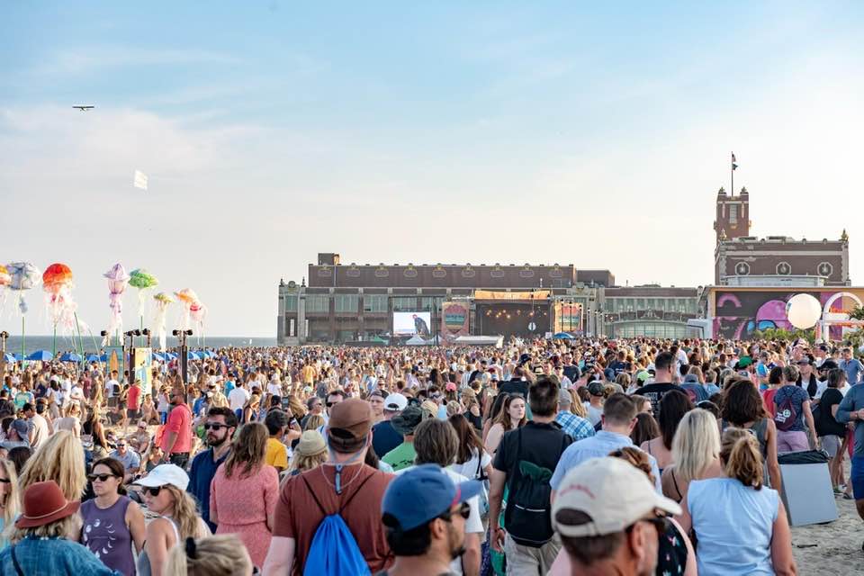 104738309_10112902701724199_7348993478244709159_n The scene at the 2019 Sea.Hear.Now Festival in Asbury Park, New Jersey. (Courtesy of Robert Siliato Photography)