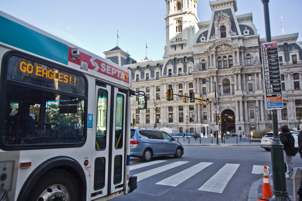 2019-11-4-k-paynter-septa-go-first-2-2 A SEPTA bus approaches City Hall in a bus lane.