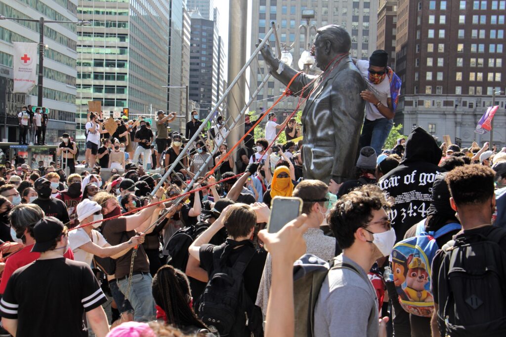 2020 05 30-e lee-philadelphia-protest and rioting rizzo statue Protesters try to take down the statue of former mayor and police chief Frank Rizzo in front of the Municipal Services Building on May 30, 2020. (Emma Lee/WHYY)