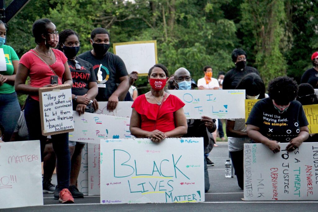 2020 06 09-e lee-bensalem linconia park-george floyd black lives matter protest Protesters kneel for 8 minutes and 46 seconds in remembrance of George Floyd during a Black Lives Matter rally at Linconia Park in Bensalem, Pa. Floyd was killed in Minneapolis police custody by an officer who kneeled on his neck, sparking protests in cities and towns across the country. (Emma Lee/WHYY)