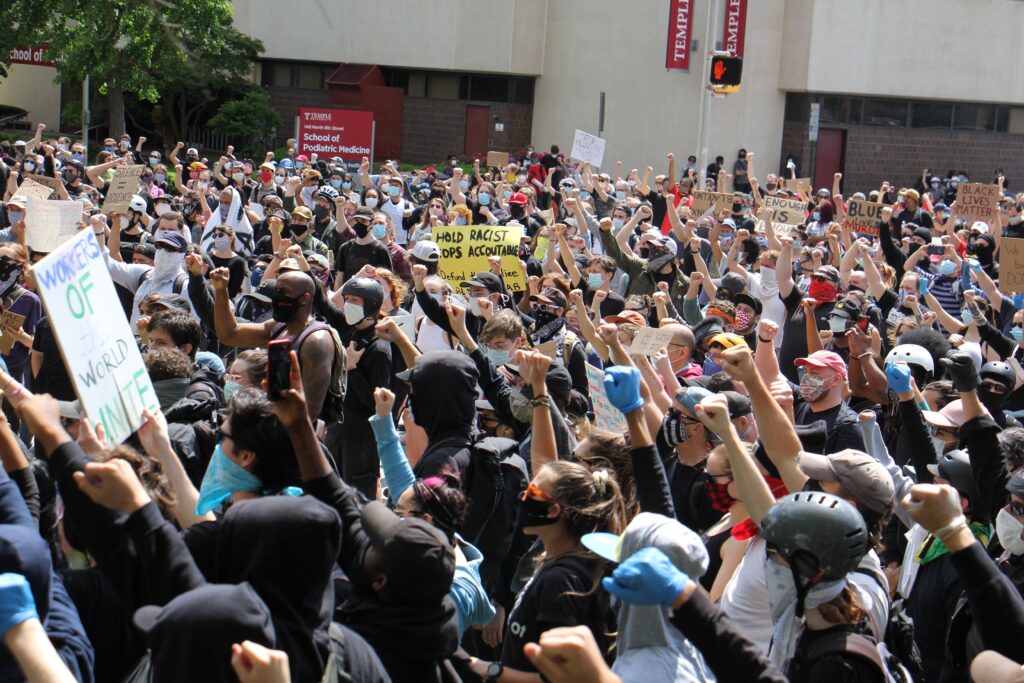 Image from iOS (43) Hundreds of protesters gather a Philadelphia police headquarters. (Emma Lee/WHYY)