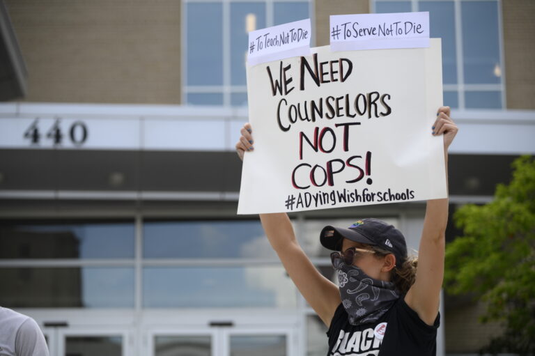 Teachers and students rallied outside of the School District of Philadelphia Headquarters calling to eliminate asbestos in school buildings. (Bastiaan Slabbers for WHYY)
