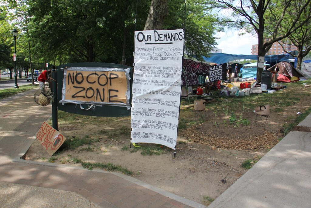2020 06 23-e lee-philadelphia ben franklin parkway-homeless protest encampment Von Colln Field on the Benjamin Franklin Parkway has become home to more than 200 people protesting Philadelphia's treatment of its homeless population. (Emma Lee/WHYY)