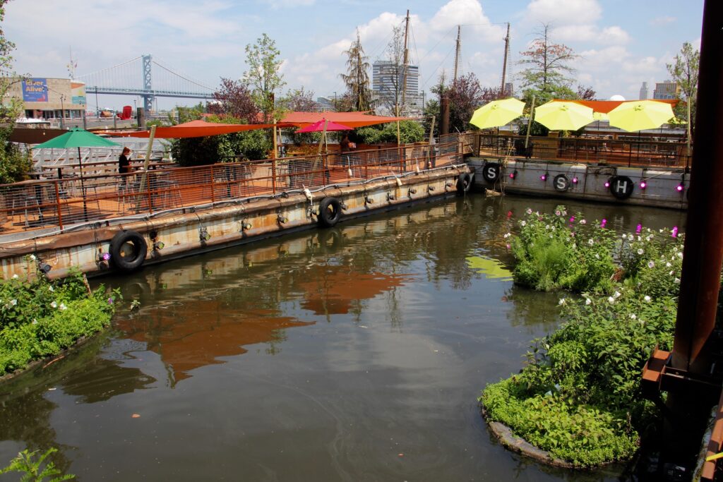 2020 07 23-e lee-philadelphia spruce street harbor-philly river stroll outdoor dining The Water Garden at Spruce Street Harbor Park offers socially distant dining for up to 125 people. Reservations are required and guests are limited to a two-hour stay. (Emma Lee/WHYY)