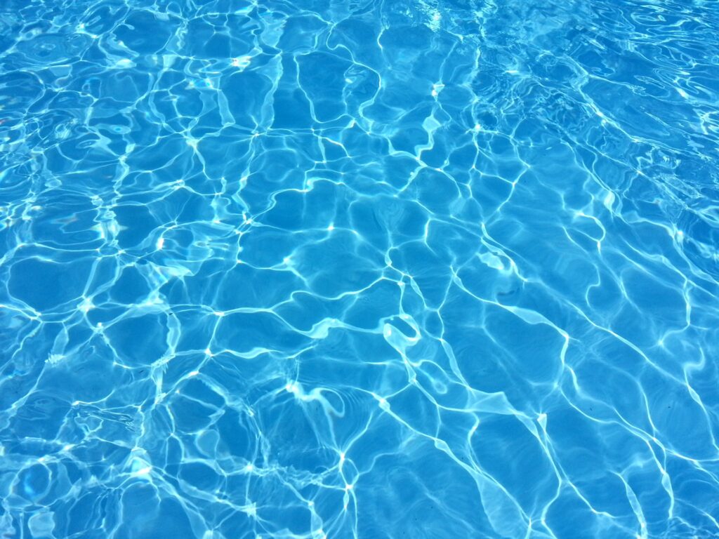 pool-water-1439770501OqV (Public domain image)