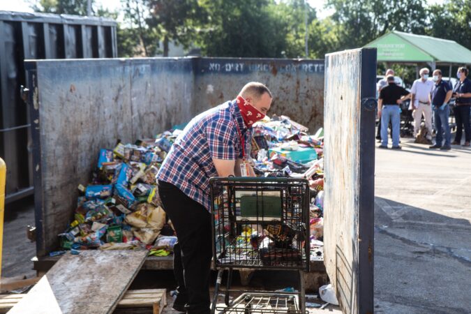 Fresh Grocer employees in Upper Darby threw away thousands of flood-damaged food items on Wednesday morning. (Kimberly Paynter/WHYY)