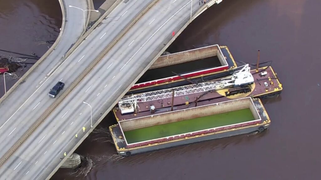 unsecured_barge_schuylkill_river_NBC10_080620 Unsecured barge on Schuylkill River