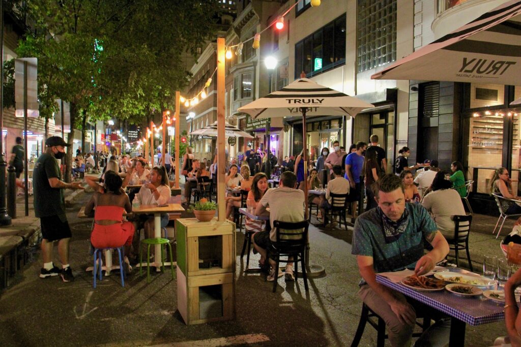 2020 09 04-e lee-philadelphia sansom street-outdoor dining A block of Sansom Street in Center City is closed to traffic for outdoor dining on Sept. 9.