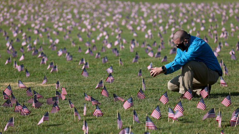 200,000 American Flags Installed On National Mall To Memorialize 200,000 COVID-19 Deaths