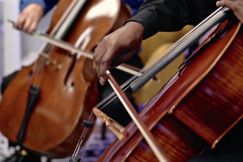 2020 10 22-screenshot-philadelphia orchestra appoints doris parent vp of ideas Cellist Ajibola Rivers performs with members of the Philadelphia Orchestra