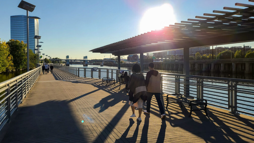 schuylkillbanksboardwalk-parks-outdoorexercise People walk along the Schuylkill Banks Boardwalk