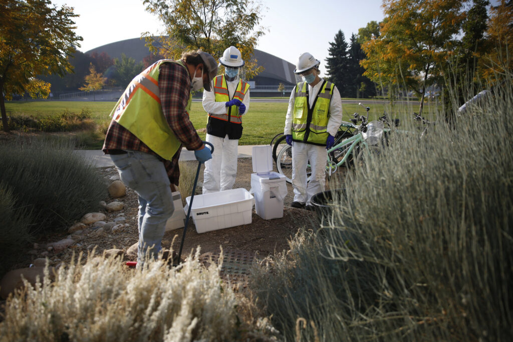 tn_201006nadworny_csu1858_slide-d347cf94ec41ae2a1c4837ecc58ee2a4d6957504-s2500-c85 Researchers collect samples in Fort Collins