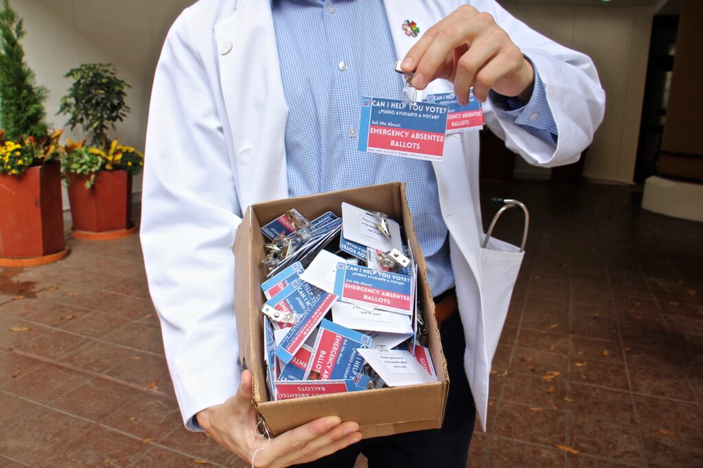 202010 27-e lee-philadelphia jefferson hospital-emergency ballots for hospital patients badges Jefferson University medical students are making sure that patients have an opportunity to vote. (Emma Lee/WHYY)
