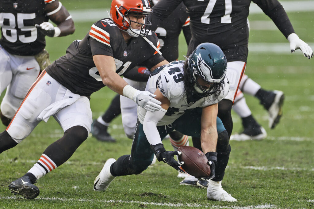 Eagles Browns Football Philadelphia Eagles linebacker Alex Singleton recovers a fumble during the second half