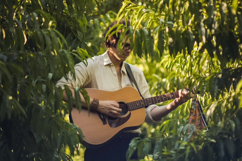 Facebagel_MatthewWhite4x6 Musician Matthew White (also known as Facebagel)