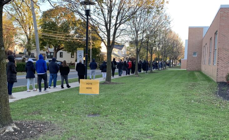 7am voters in Havertown at the Manoa School voting poll. (Paul Parmelee/WHYY)