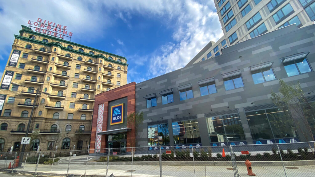 aldinorthbroad-inprogress-crop The in-progress storefront of the coming Aldi in early October 2020. (Danya Henninger / Billy Penn)