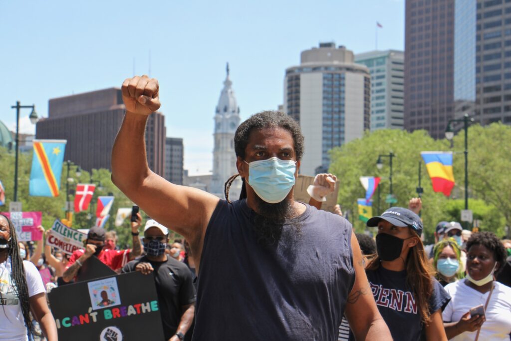 2020 05 30-e lee-philadelphia-protest and rioting march 1 Protesters head for the Philadelphia art museum on May 30, 2020, to protest the killing of George Floyd by Minneapolis police. (Emma Lee/WHYY)