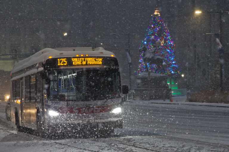 Snow falls at City Hall on Dec. 16, 2020. (Kimberly Paynter/WHYY)