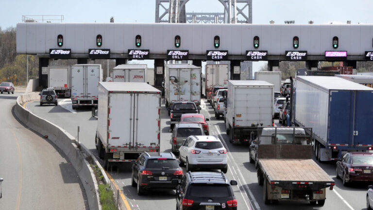 Cars and trucks line up at the entrance to the George Washington Bridge