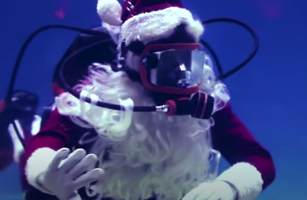 Screen Shot 2020-12-16 at 7.18.48 PM Scuba Santa at Adventure Aquarium in Camden, N.J. (Adventure Aquarium / youtube)