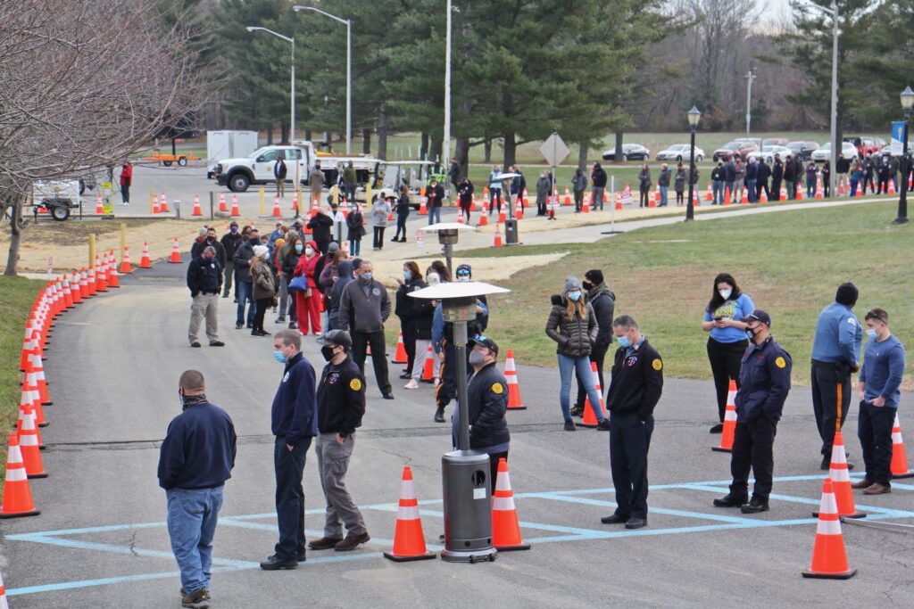 2021 01 11-e lee-sewell rowan college of south jersey-mass vaccination covid 19 waiting line heaters Hundreds of people line up outside to be vaccinated against COVID-19.