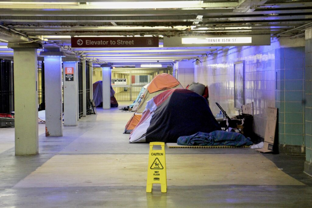 2021 01 29-e lee-philadelphia 16th street patco concourse-code blue tents in the train station concourse