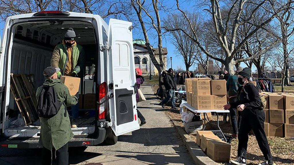 mutualaid-philly-vandelivery Volunteers with City Wide Mutual Aid at a delivery of groceries and food in Kensington