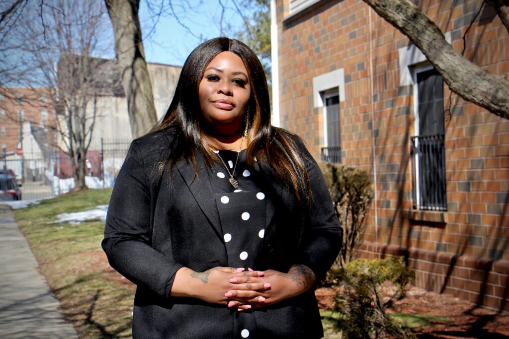 2021 02 25-e lee-tawandaa austin-philadelphia-community health worker Tawandaa Austin is a community health worker at Penn Medicine. (Emma Lee/WHYY)