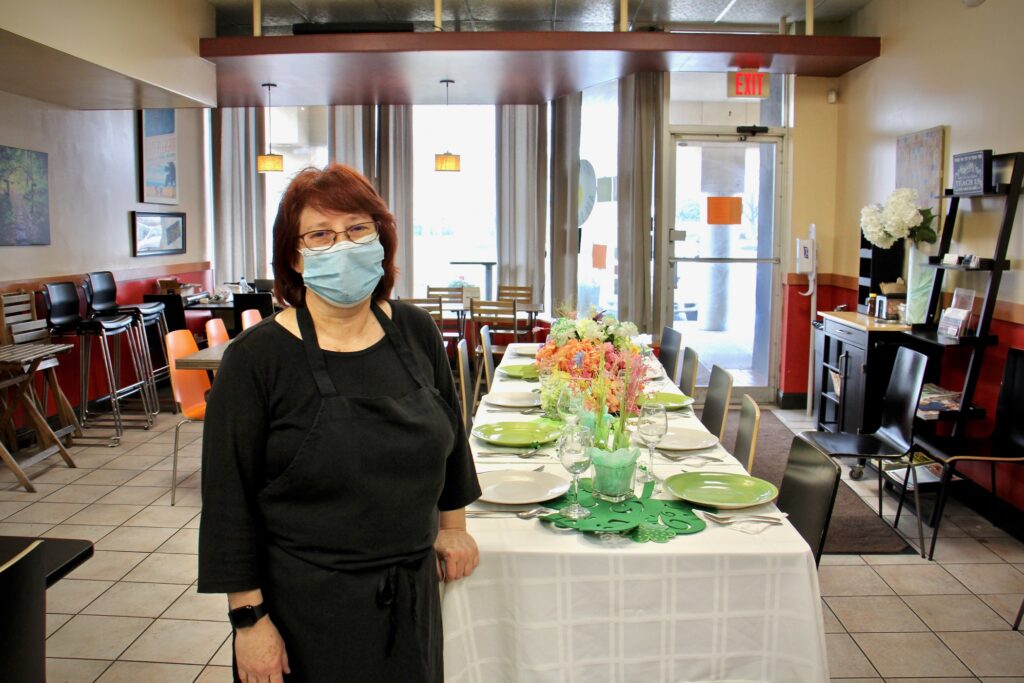 2021 03 17-e lee-kathleen rana-hamilton nj jersey girl cafe-seating capacity decorations Kathleen Rana can now seat up to 22 customers at her Hamilton Township restaurant, Jersey Girl Cafe, since New Jersey has relaxed its pandemic restriction to 50% capacity. (Emma Lee/WHYY)