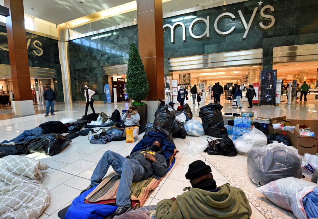 Tawanda Jones brings unhoused individuals to Cherry Hill Mall