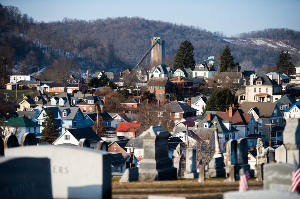 A view of houses and a cemetery in Greene County