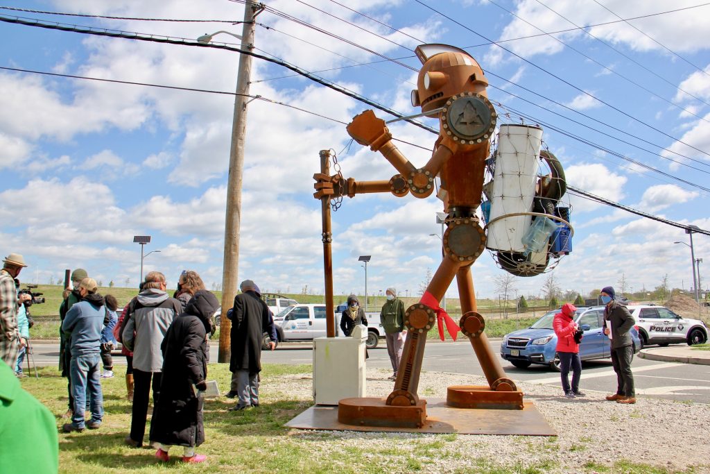 2021 04 22-e lee-camden-a new view mechan 11 15-foot-tall robot sculpture installed at North Camden's Cramer Hill Neighborhood