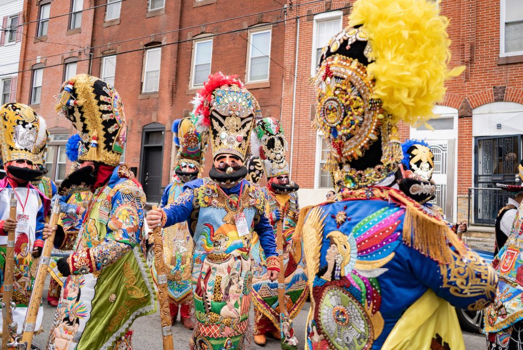 Carnaval2019-71 A group wearing Zacapoaxtlas costumes from a previous Philadelphia celebration, representing the traditional Mexican defenders of Puebla. | Un grupo con trajes de Zacapoaxtlas de una celebración anterior en Filadelfia, representando a los tradicionales defensores mexicanos de Puebla. (Photo courtesy of Edgar Ramirez)