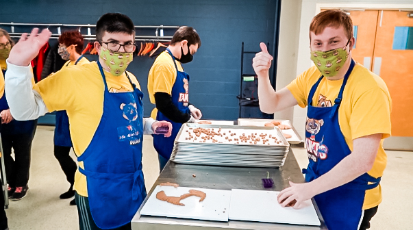 YOK-Dukes-Delites Teenagers with disabilities working at Duke's Delites