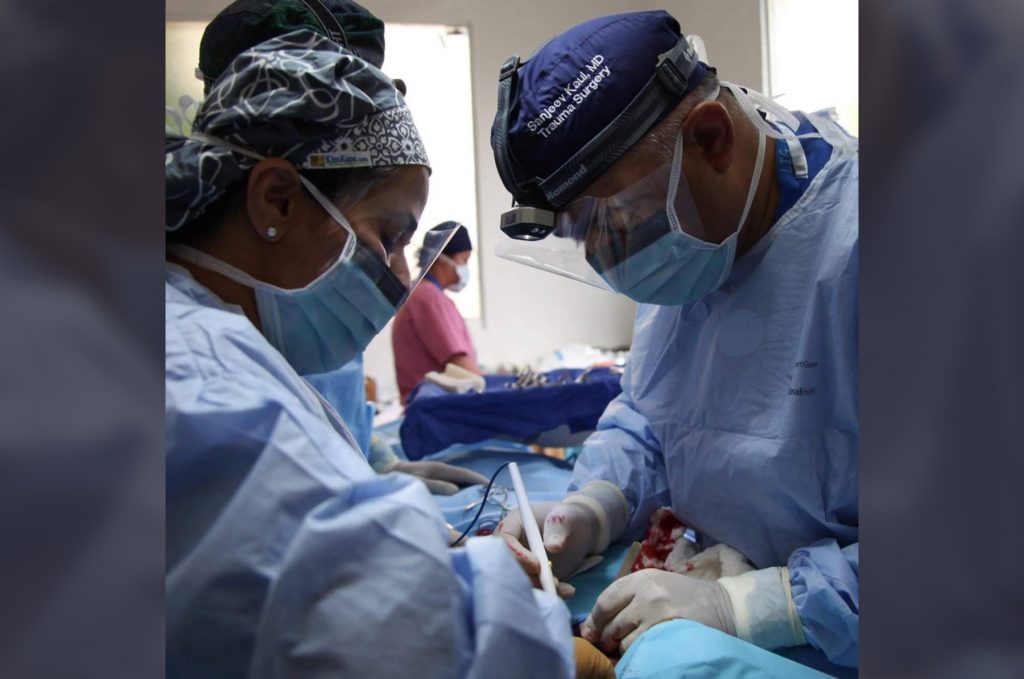 drshubavarmaandhusband Dr. Shubha Varma and her husband perform a surgery together on a medical mission in the Dominican Republic. (Courtesy of Dr. Shubha Varma)