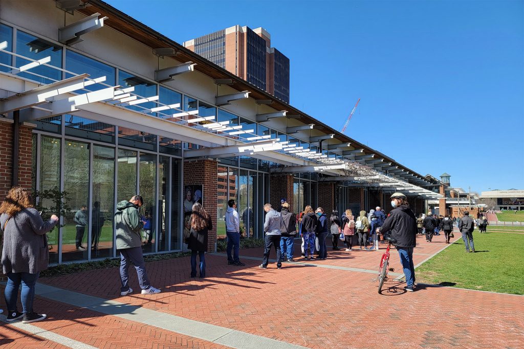independencevisitorscenter-libertybellline A line outside the Liberty Bell in late March 2021. (Mark Henninger/Imagic Digital)
