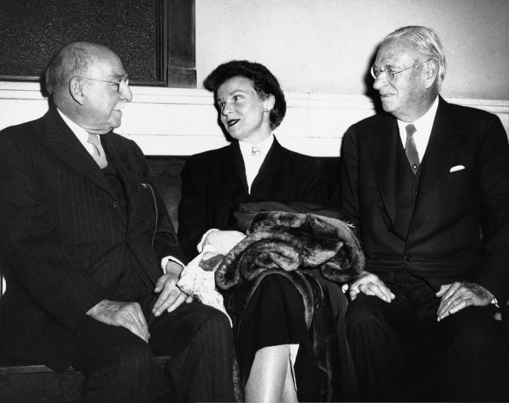 Pierre Du Pont, Irenee Du Pont, Lynn Williams Pierre Du Pont, left, and Irenee Du Pont, right, confer with niece Lynn Williams