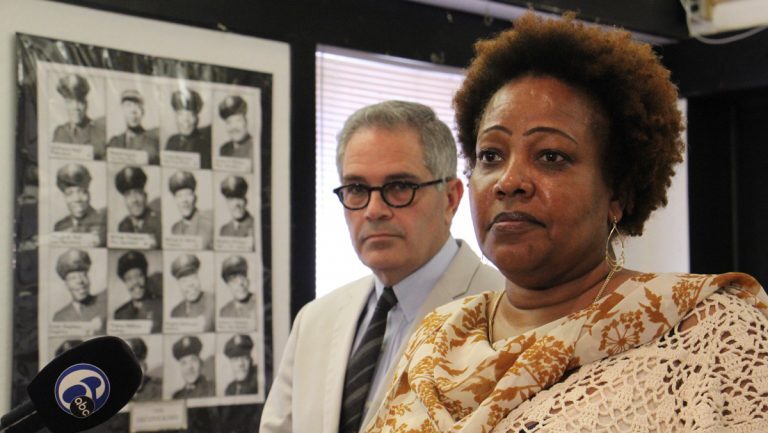 nwelguardiankrasnerx1200-768×433 Former Guardian Civic League President Rochelle Bilal announces her organization's support for Larry Krasner for Philadelphia district attorney in June 2017. (Emma Lee/WHYY) June 20, 2017