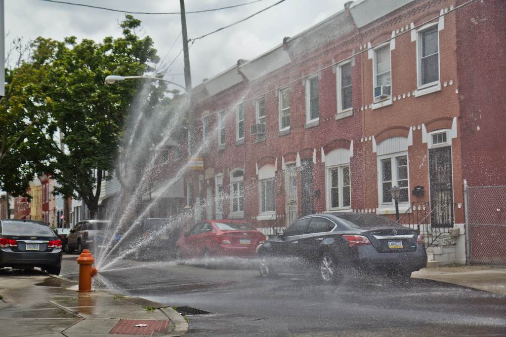 2021 06 21 k paynter summert heat 2021-4 A hydrant is open at Reese and Cumberland streets