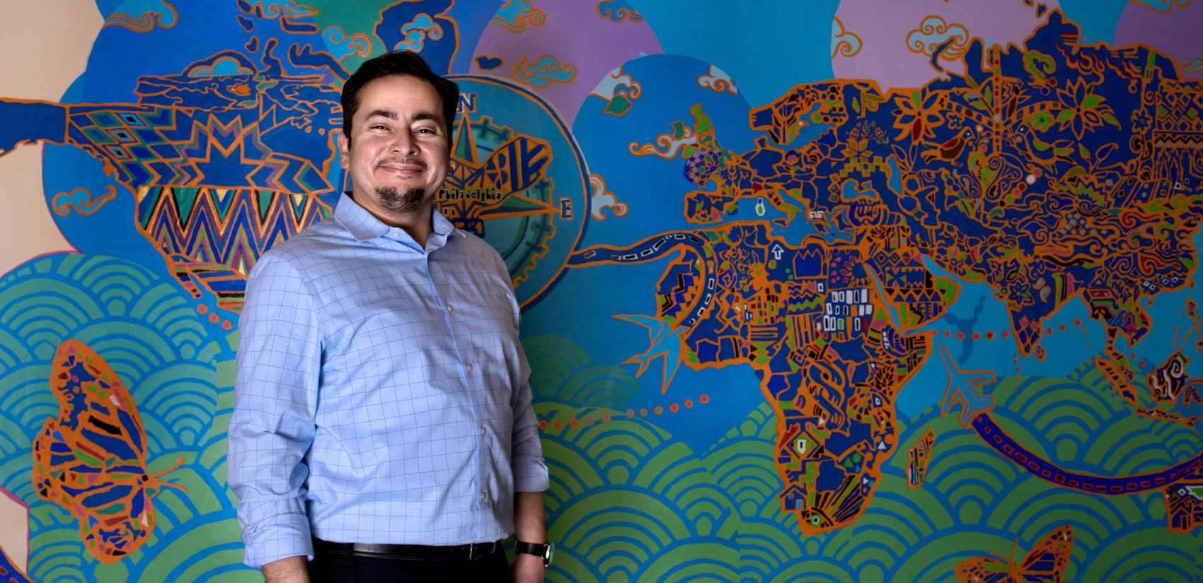 Steven Larín in his office