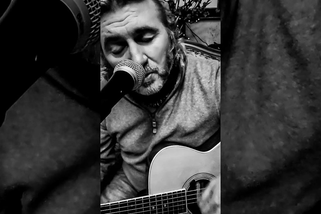 House Concert Series musician Kevin Shire