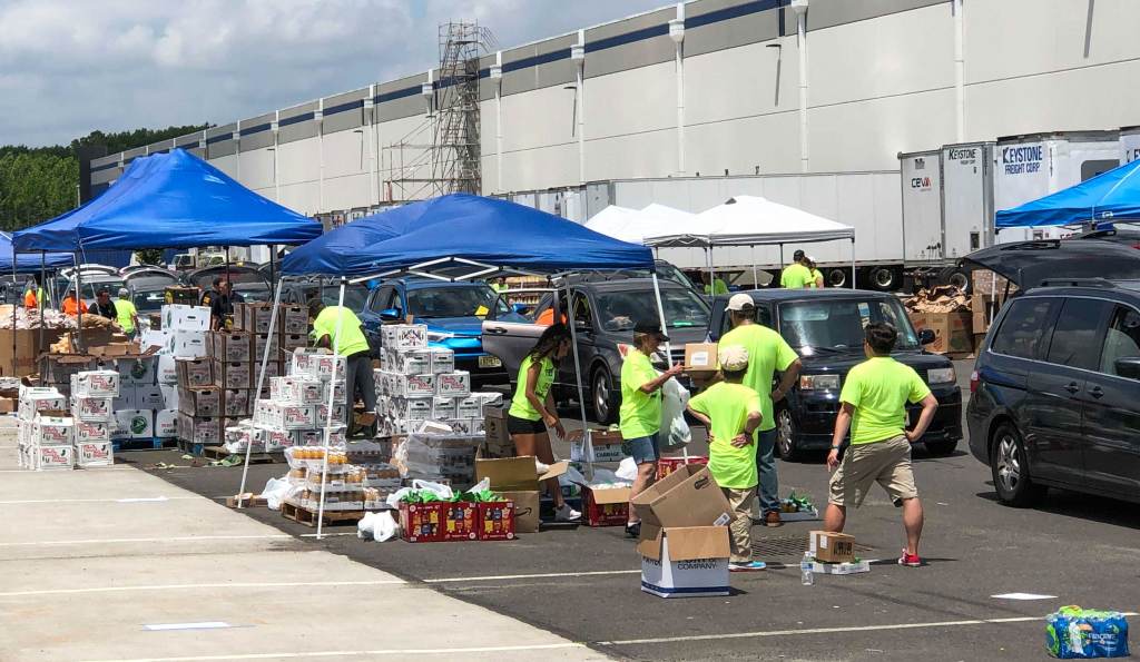 mercer_county_food_pantry_KB_062721_02 Volunteers load groceries into vehicles during a food distribution event