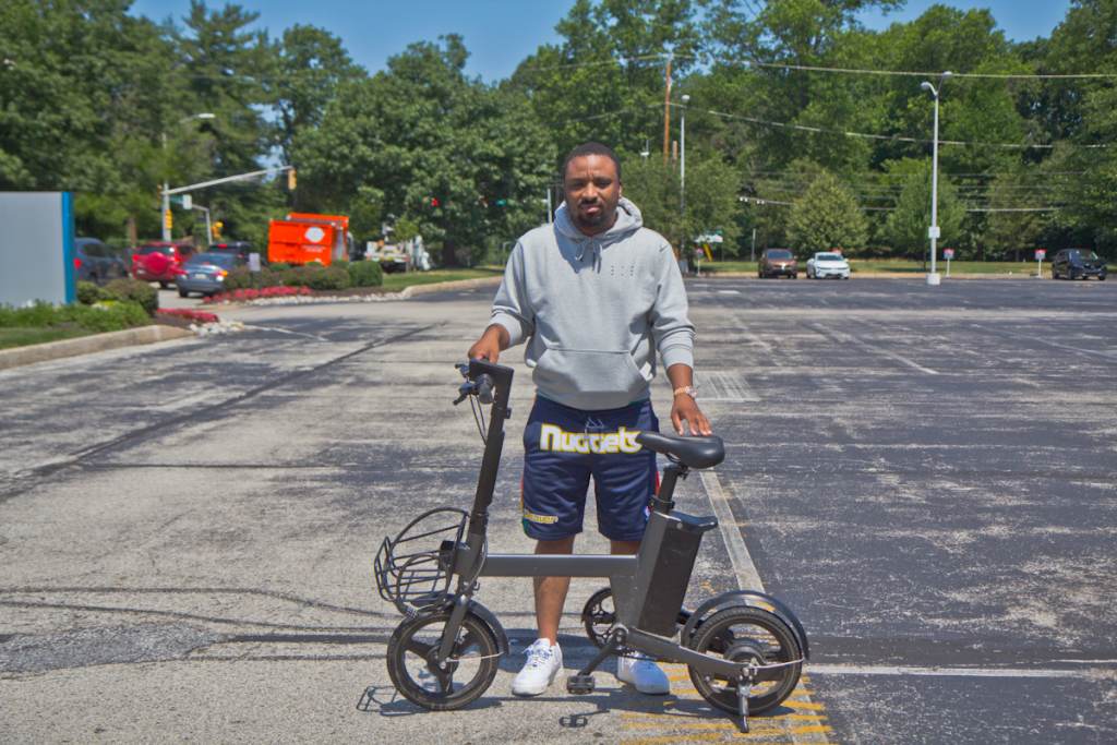 2021 06 29 k paynter verve s ceo and prototype bike Kevin Thompson stands outside with a Verve S pedal bike