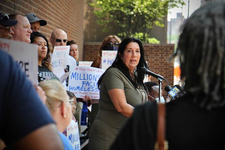 Cheri Honkala speaks outside the federal courthouse in Philly