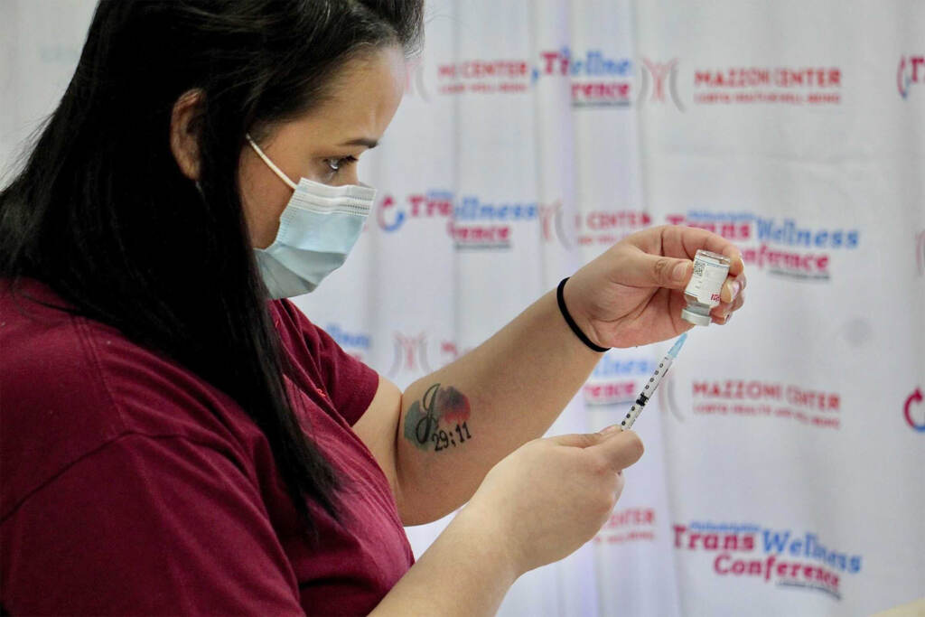 mazzonicenter-vaccineinjection-02 Jasmine Santana fills syringes with COVID-19 vaccine