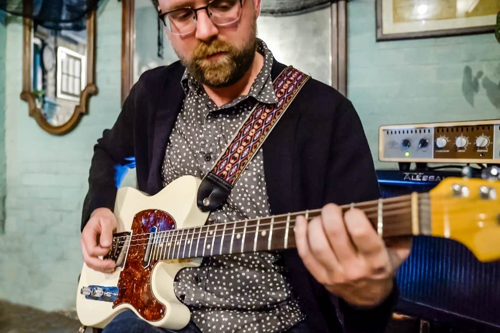 mike-web House Concert Series musician Mike Lorenz